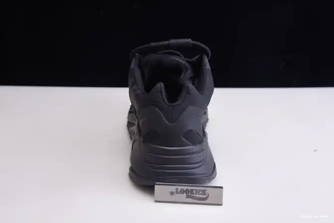 hype Yeezy 700 Black MNVN Boost Adidas Triple FV4440 0522